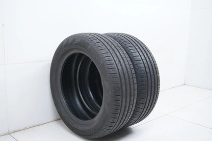 2 pneus été Pirelli DOT18 235/55/18 pouces, profondeur de sculpture d'environ 6 mm.