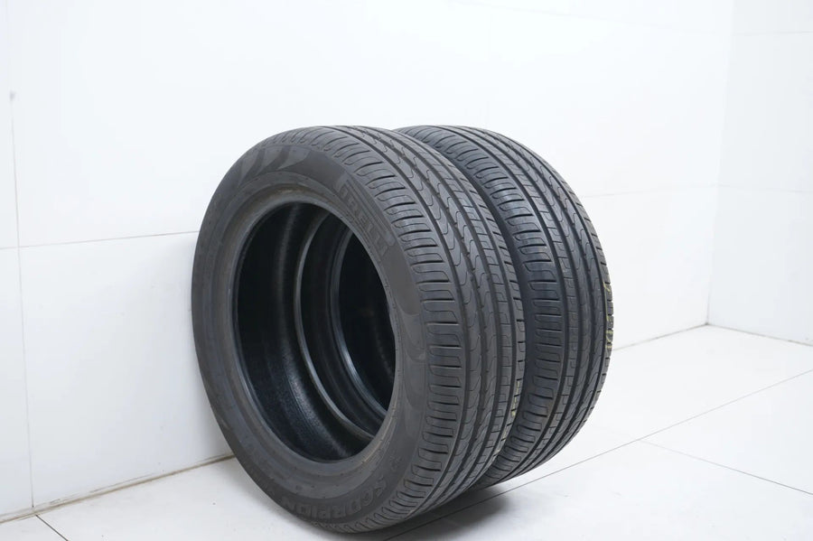 2 pneus été Pirelli DOT18 235/55/18 pouces, profondeur de sculpture d'environ 6 mm.