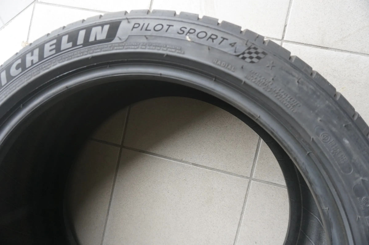 1 X 255 40 R19 100Y Pneus été Michelin Pilot Sport 4* 2023 6mm Vue détaillée 3