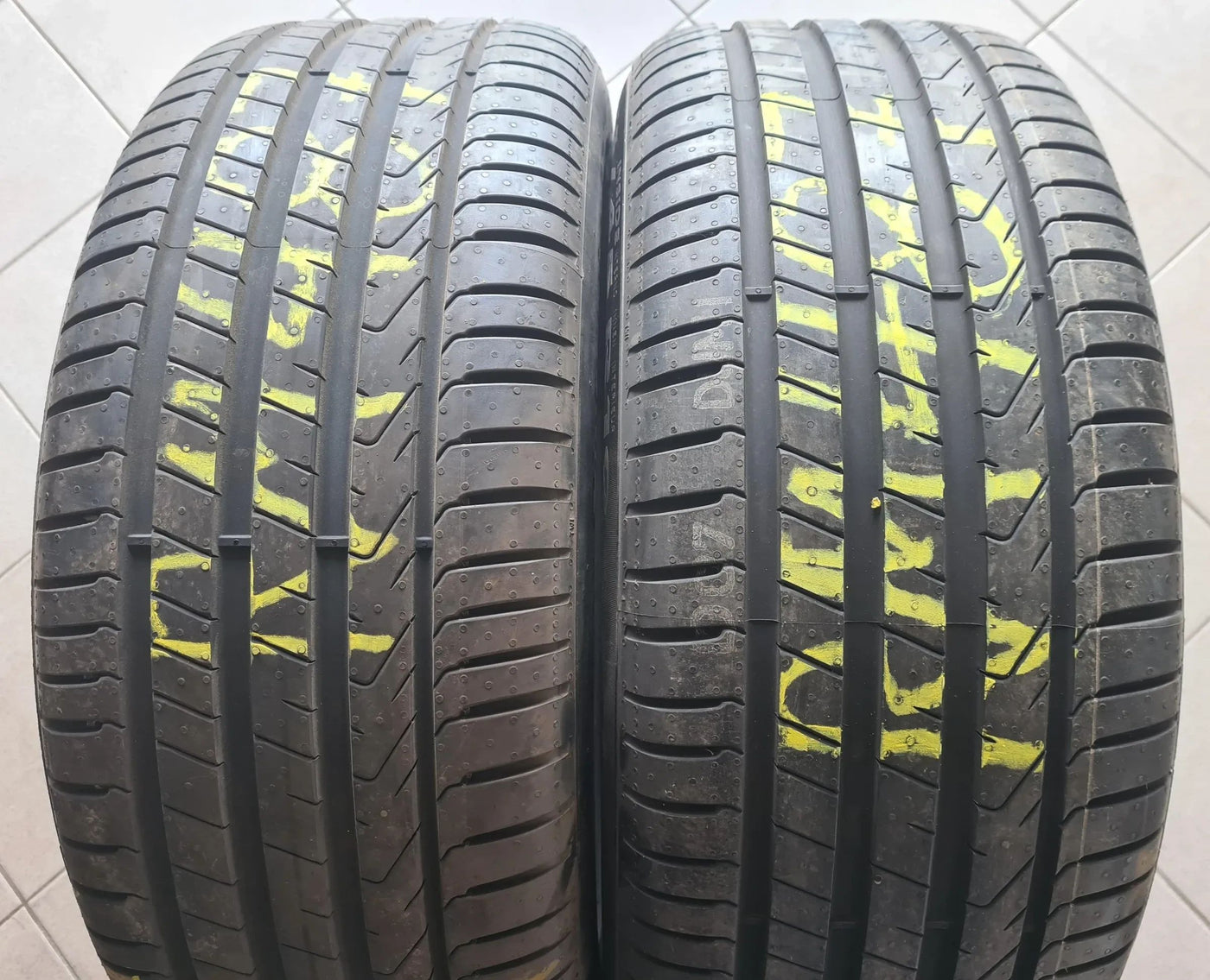 2 X 255 45 R19 104Y Pneus été Pirelli Cinturato P7 MOE RFT RunFlat 6,5mm 2020