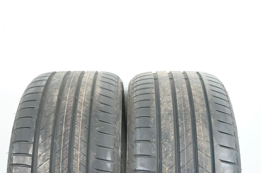 2 pneus d'été de démonstration Bridgestone 285 35 20 pouces DOT20/19 MO