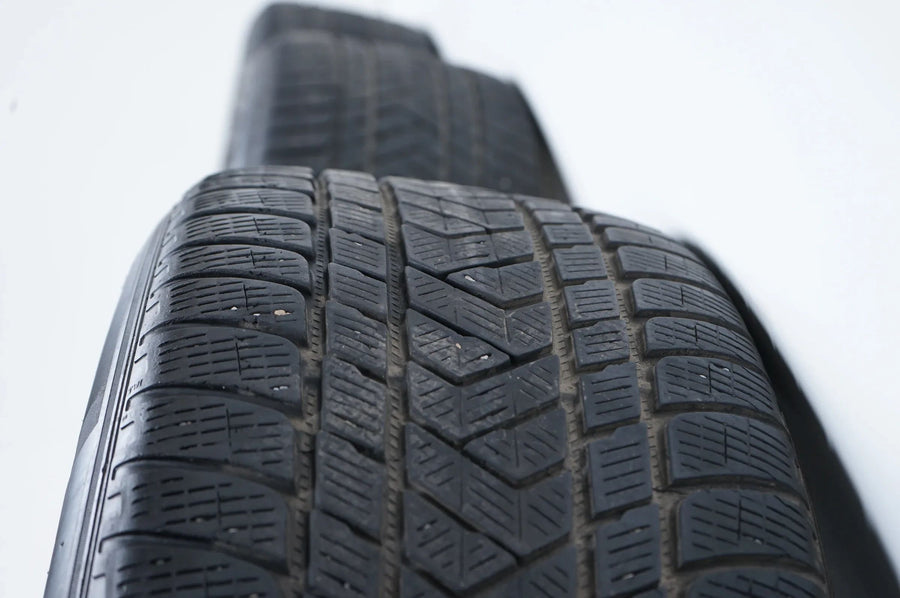 Mercedes třídy G G63 AMG W463 zimní kola zimní pneumatiky 275 50 20 palců