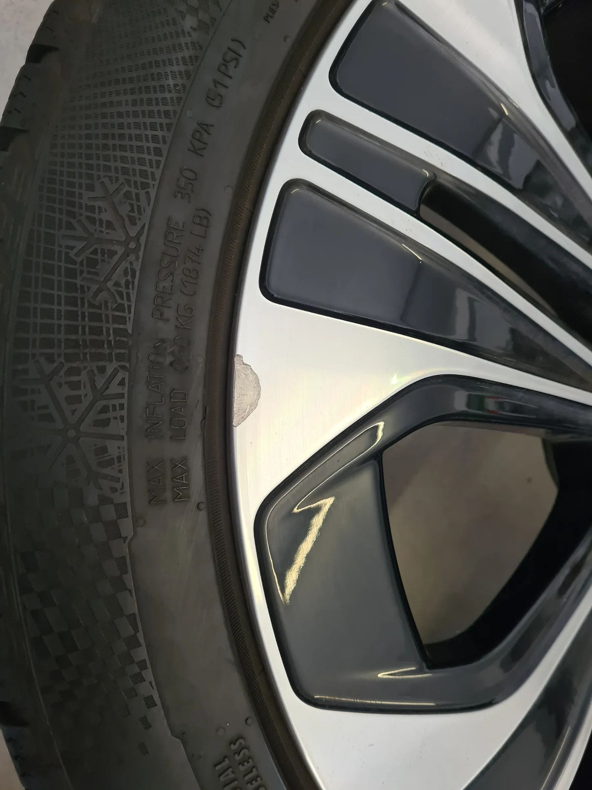 Original Mercedes E-Klasse W214 S214 Alufelgen Winterreifen 245 45 R19 Zoll Vue détaillée 11