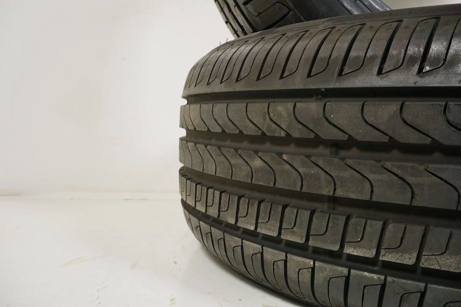 2 pneus été quasi neufs Pirelli DOT18 MO 235/50/20 pouces
