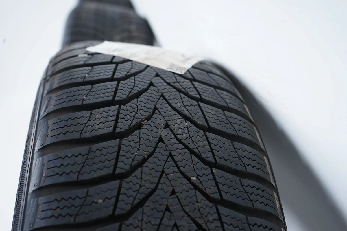 Renault Megane 3 Winterräder Winterreifen 205 50 17 Zoll 7mm Detailansicht 9