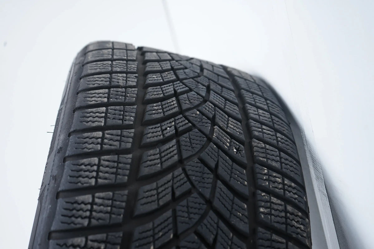 Pneus/jantes hiver 245/40/19 pouces pour Mercedes Classe CLE W236 Detailansicht 12