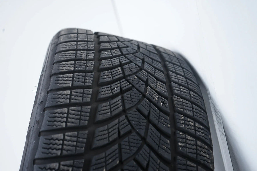 Pneus/jantes hiver 245/40/19 pouces pour Mercedes Classe CLE W236