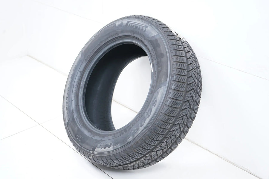 1x Winterreifen Pirelli 235 65 17 Zoll DOT20 MO ca.7 mm