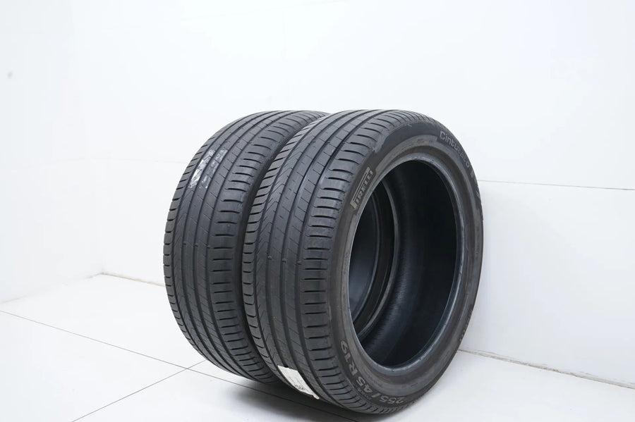 2 pneus d'été 255 45 R19 104Y Pirelli Cinturato P7 DOT22 env. 5 mm MO