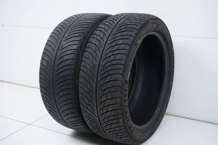 2 x Michelin winter tires 235 45 18 inch DOT22 approx. 3-5 mm MO