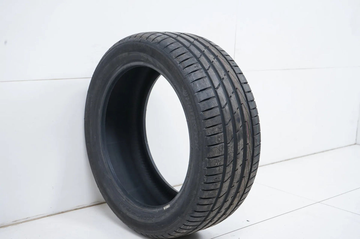 1x Pneu d'été DEMO Hankook 245 45 18 pouces DOT23 Bmw*MO