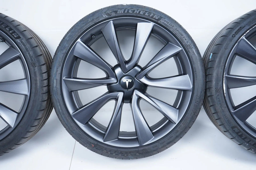 Tesla Model 3 summer tires, summer wheels 235/35/20 inch