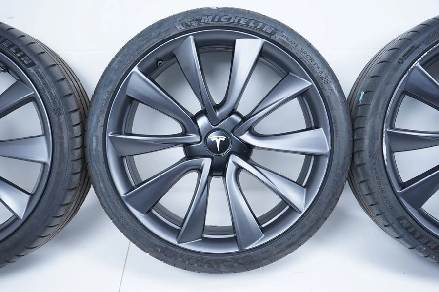 Tesla Model 3 Allwetterräder mit neuen Allwetterreifen 235 35 20 Zoll