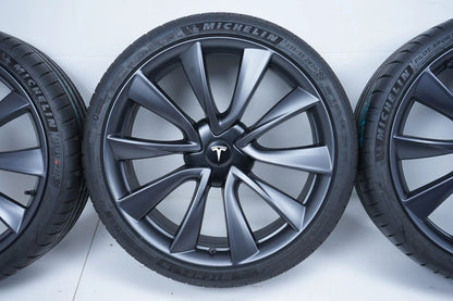 Tesla Model 3 summer tires, summer wheels, 235/35/20 inch, 7mm tread depth