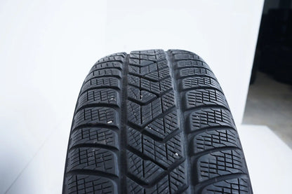 2x Winterreifen Pirelli 235 65 17 Zoll DOT18 MO ca.5 mm
