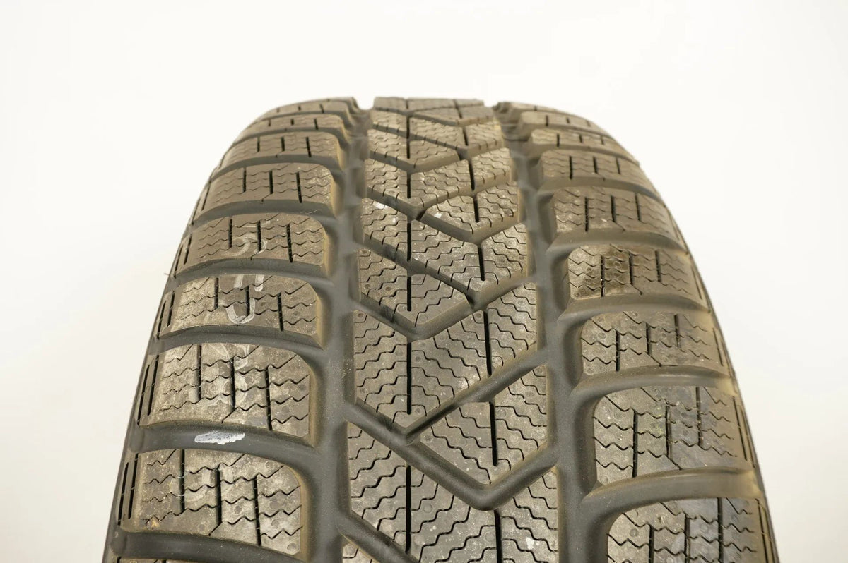 4x New Demo Winter Tires Pirelli 235 45 19 inch DOT18 MO Detailansicht 5