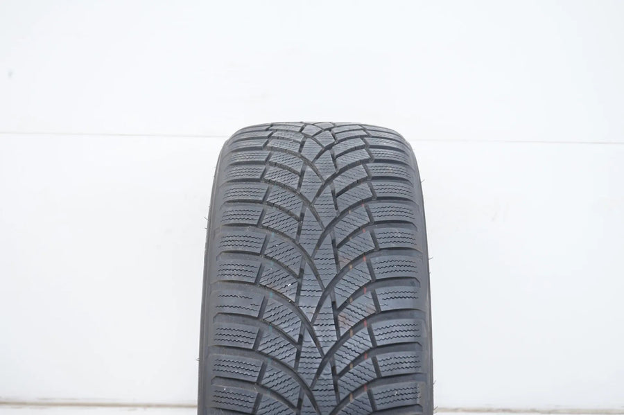1 x Winterreifen Toyo Tyres 225 45 18 Zoll DOT20 ca.6 mm