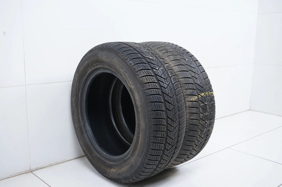 2x Pirelli winter tires 235 65 17 inch DOT20/19 MO approx. 6 mm tread depth