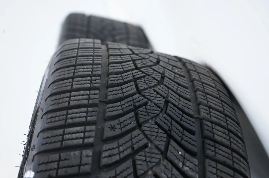 Jantes hiver pneus hiver BMW Série 4 i4 G26 245 45 18 pouces 853 6896768