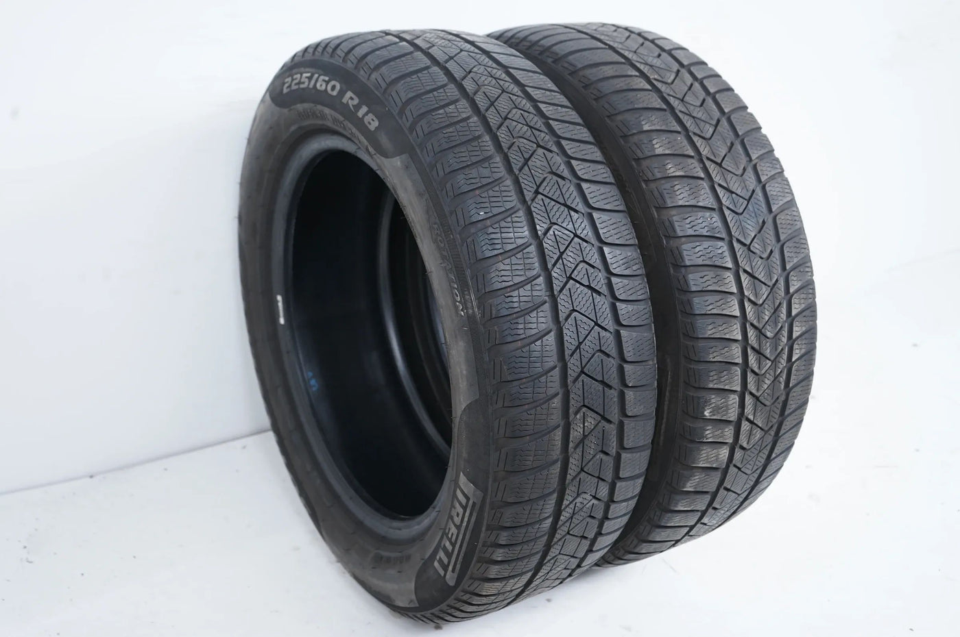 2x pneus hiver Pirelli 225 60 18 pouces DOT20 env. 5mm Bmw*