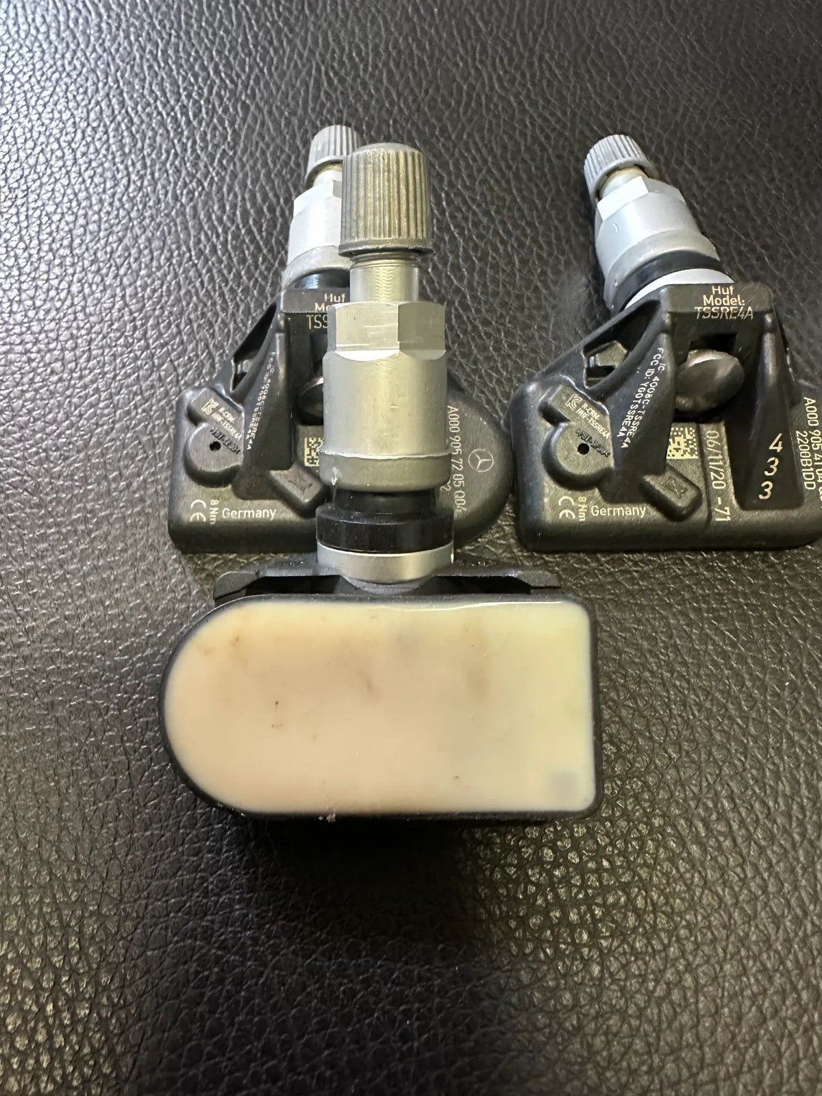 4x Original Mercedes A0009054104 Reifendrucksensoren RDK Sensoren Detailansicht 5