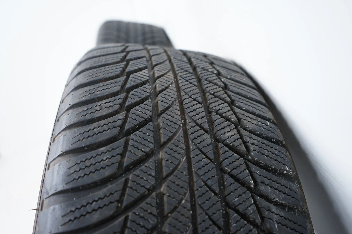 Jako nové Audi Q2 81A zimní kola zimní pneumatiky 215 55 17 palců 8 mm 81A601025C Detailní zobrazení 10