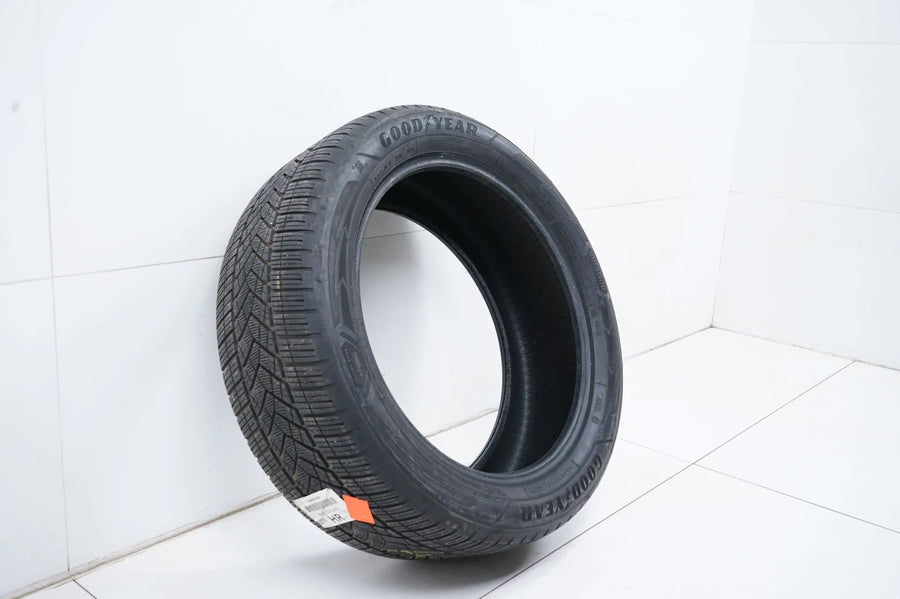 1x Winterreifen Goodyear 255 50 21 Zoll DOT21 BMW* ca.5mm