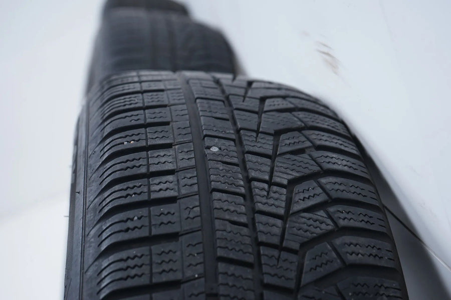Mercedes třídy A B W177 W247 zimní kola zimní pneumatiky 16 palců