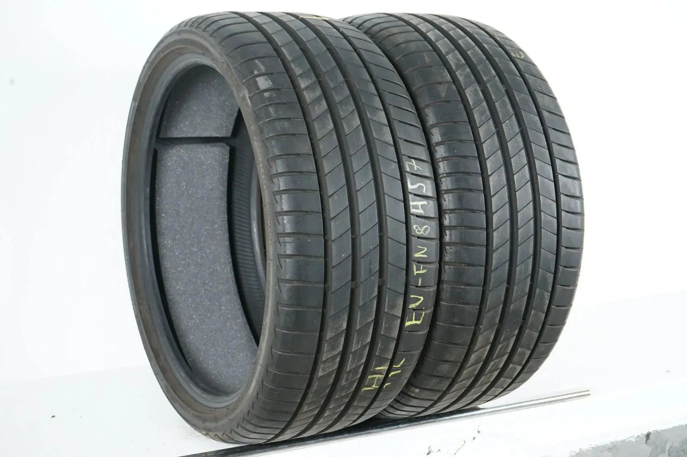 2 x Sommerreifen Bridgestone 255 35 R21 21 Zoll DOT23 ca.6mm AO