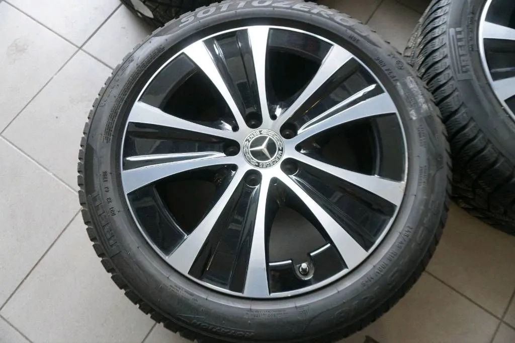 Original Mercedes E Klasse W213 S213 18 Zoll Alufelgen Winterräder Winterreifen Detailansicht 2