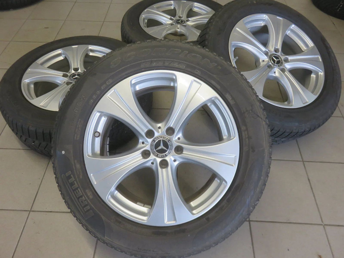 Jantes alliage d'hiver et pneus hiver 18 pouces d'origine Mercedes GLC X253 C253 W253