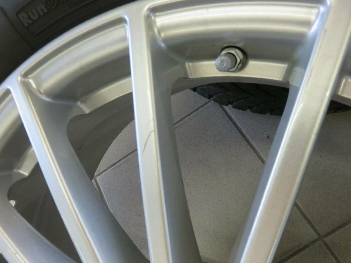 Original Mercedes GLA X156 W156 18 Zoll Alufelgen Winterreifen Winterräder 7mm Detailansicht 3