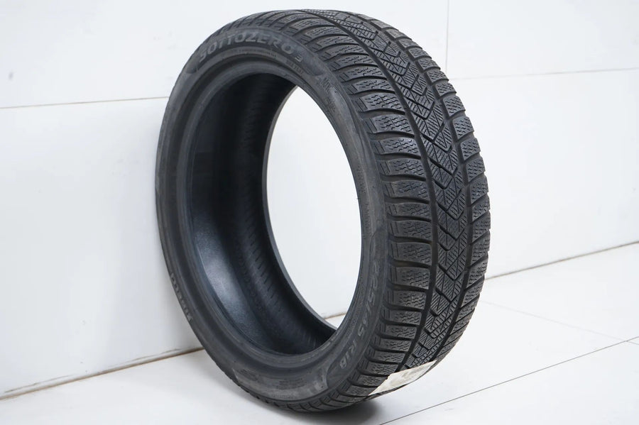 1 pneu hiver Pirelli 225/45 R18 pouces DOT21 environ 5 mm