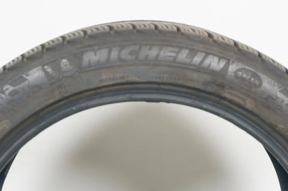 2 pneus d'hiver Michelin Pilot 265/40/19 pouces, profondeur de sculpture approximative de 5,5 à 6 mm.