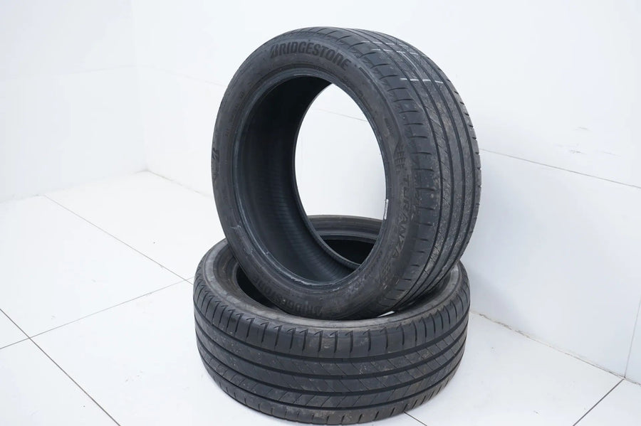2 x summer tires 255 45 19 inch Bridgestone approx. 5mm tread depth DOT20 MO
