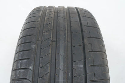2 pneus été Pirelli DOT20 255/45/19 pouces, profondeur de sculpture d'environ 5,5 mm.