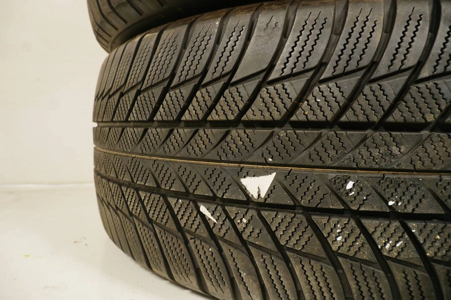 4 pneus hiver Bridgestone 245/50 R19 pouces DOT18 BMW*, profondeur de sculpture d'environ 5 mm, RFT