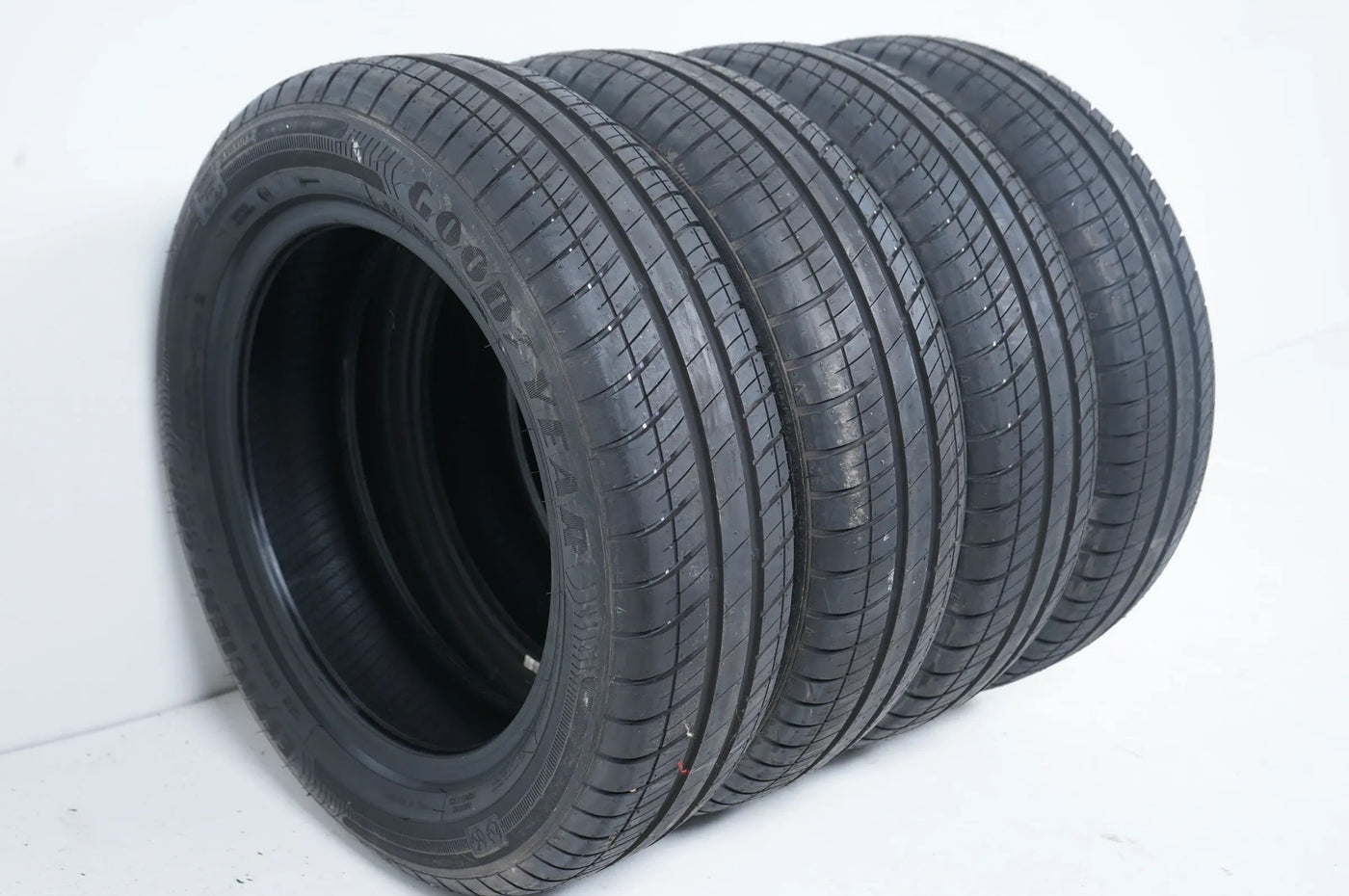 4x pneus d'été Goodyear Compact 165 65 15 pouces DOT22 env. 7 mm