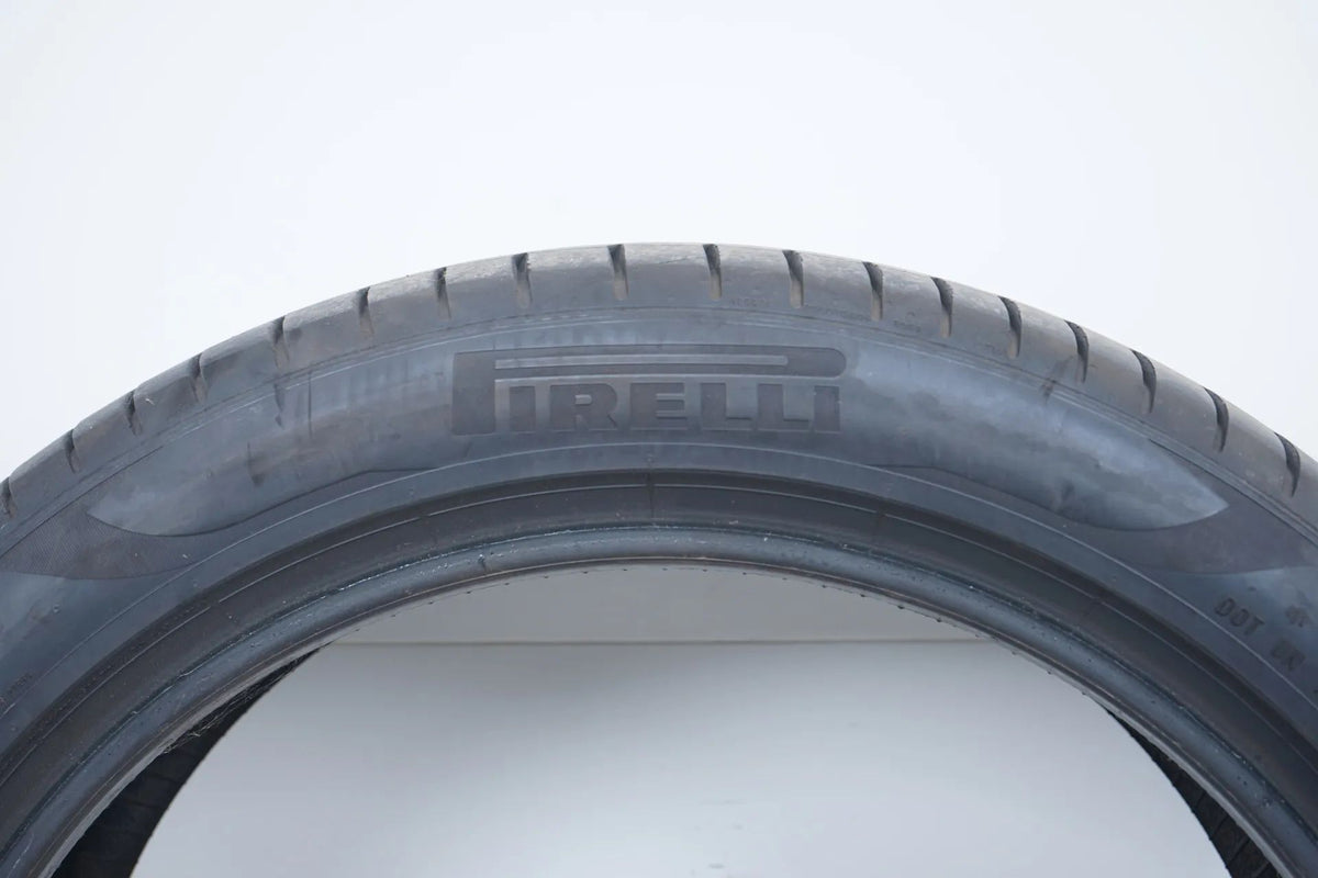 1 pneu été Pirelli DOT18 245/45/20 pouces, profondeur d'environ 6 mm, compatible BMW* RFT Vue détaillée 3