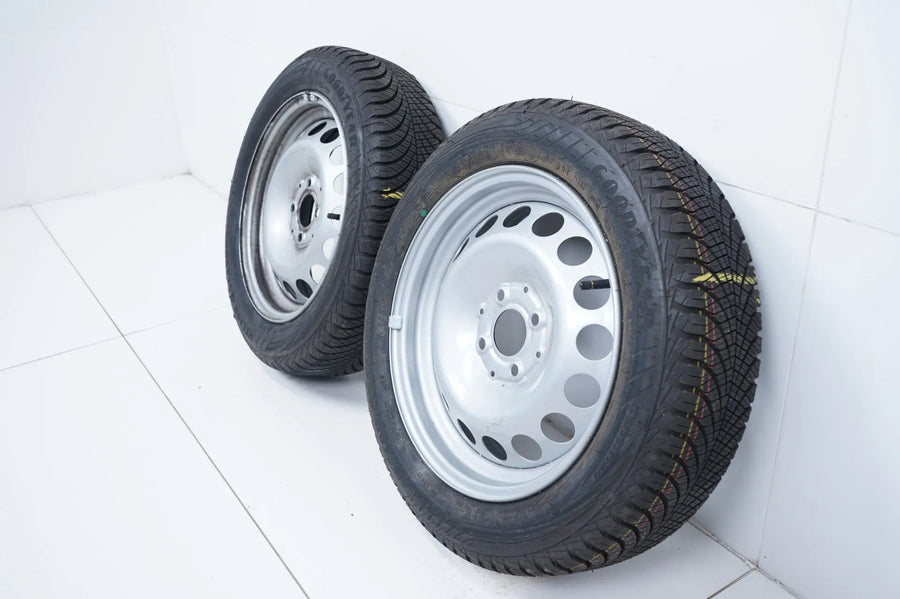 2 x Smart W453 Komplettrad Allwetterreifen 165 65 15 Zoll 7mm