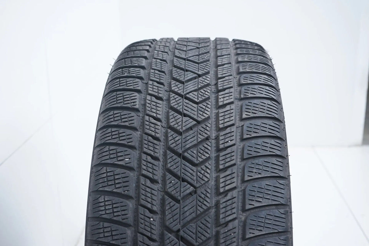 1x Winterreifen 285 45 21 Zoll Pirelli DOT22 ca.6 mm Bmw* RFT Detailansicht 5