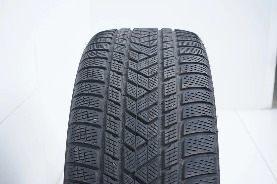 1x Winterreifen 285 45 21 Zoll Pirelli DOT22 ca.6 mm Bmw* RFT