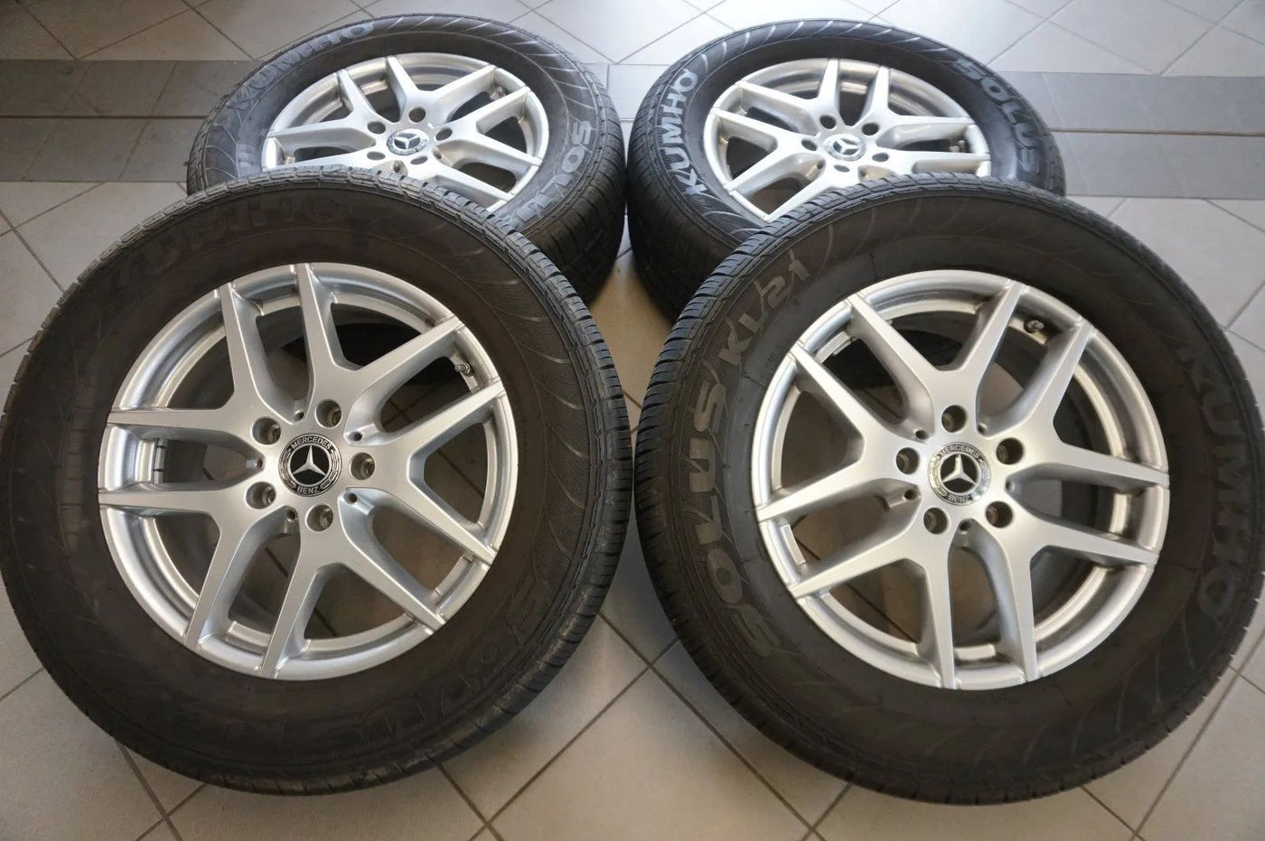 Jantes alu d'origine Mercedes Classe G W463 Pneus d'été 265 60 R18