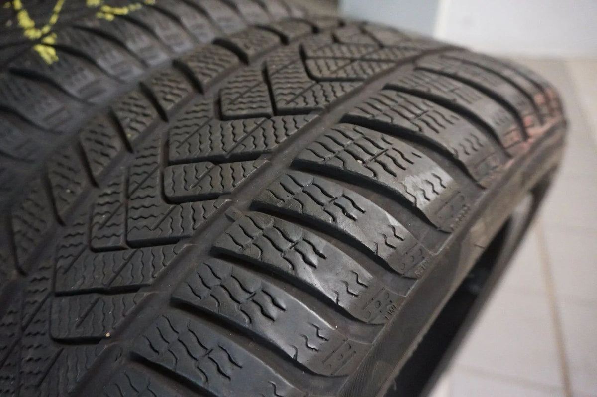 Original Mercedes E-Klasse W213 S213 Alufelgen Winterreifen 245 45 R18 Zoll 6mm Detailansicht 8