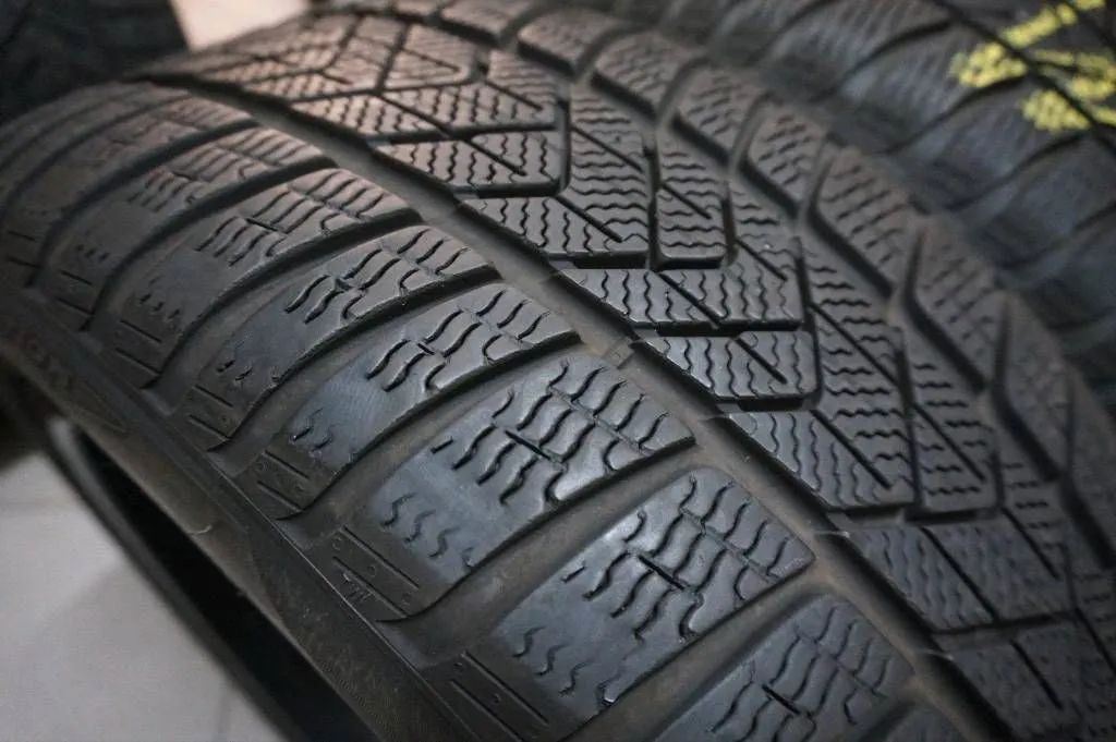 Cerchi in lega originali Mercedes Classe E W213 S213, pneumatici invernali 245 45 R18 pollici, 6 mm Visualizzazione dettagliata 6