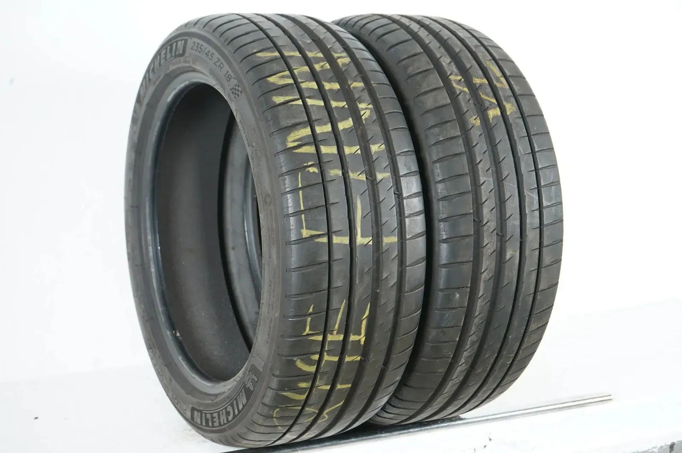 2 x pneus été Michelin 235 45 18 pouces DOT22 env. 5mm Tesla