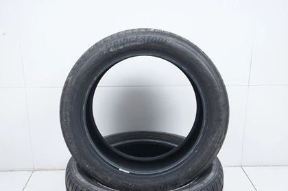2 pneus été Bridgestone DOT 22/21, profondeur de sculpture d'environ 4 mm.