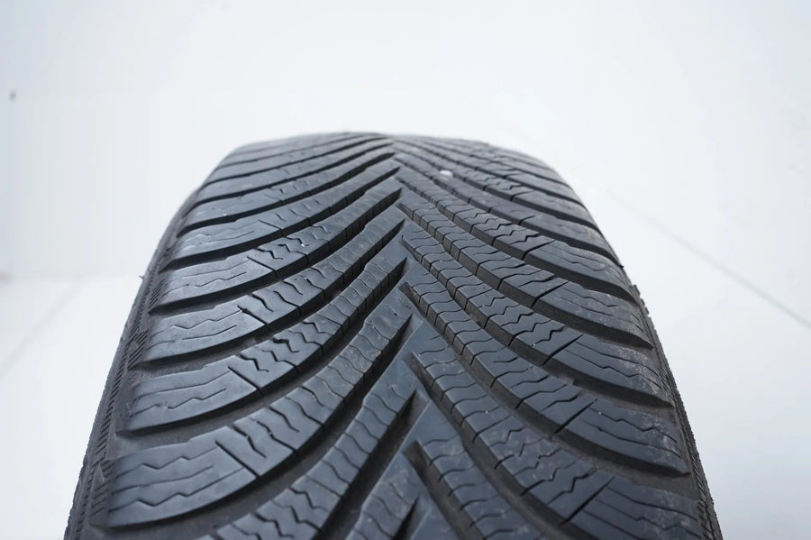 1x Winter tire 205 60 16 inch Michelin approx. 5 mm tread depth DOT21 MO