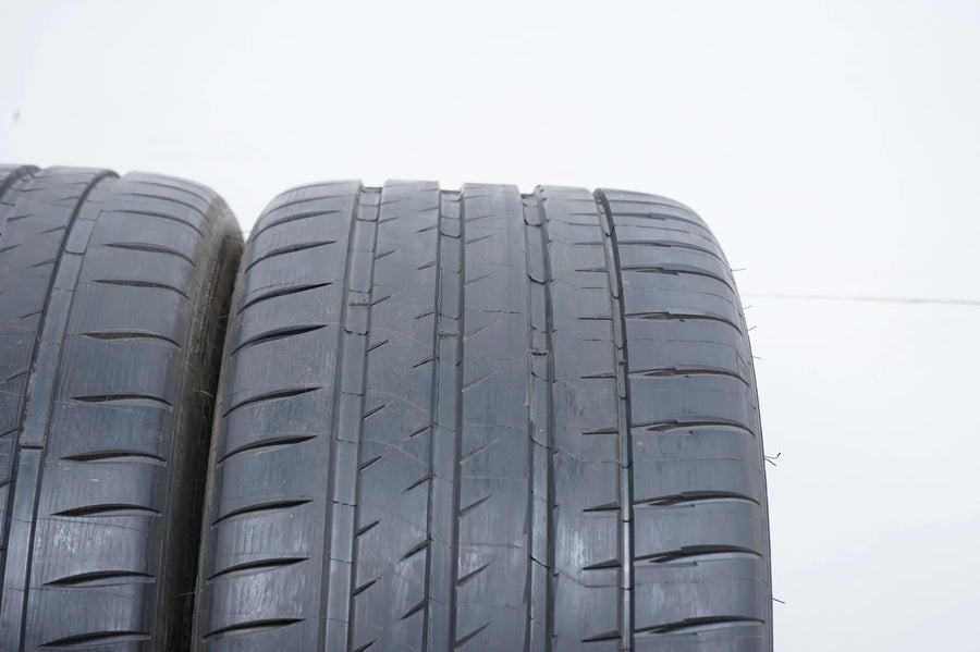 2 pneus été de démonstration Michelin 295/35/19 pouces DOT18 MO