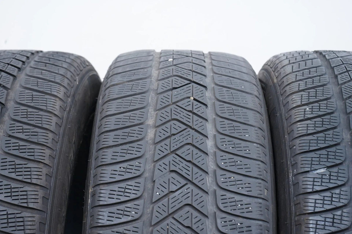 4x Winterreifen Pirelli 235 60 18 Zoll DOT17 MO ca.4mm Detailansicht 5